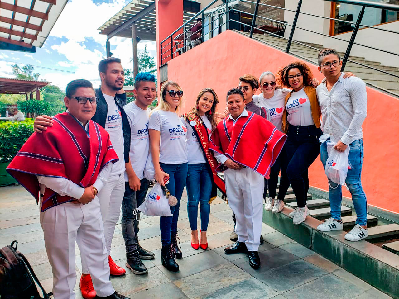 Estrechando lazos de amistad en el desayuno por la campaña Yo Decido de Daniela Almeida Reina de Quito 2019